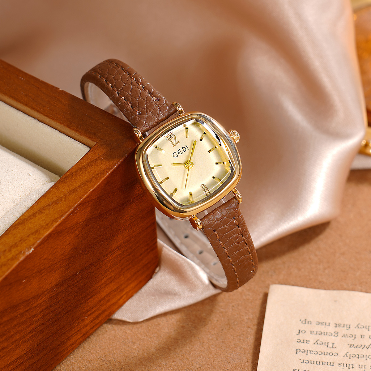 UTHAI 61018 CQ490 Simplicity,  - đánh giá và giá Luxury Watch Value